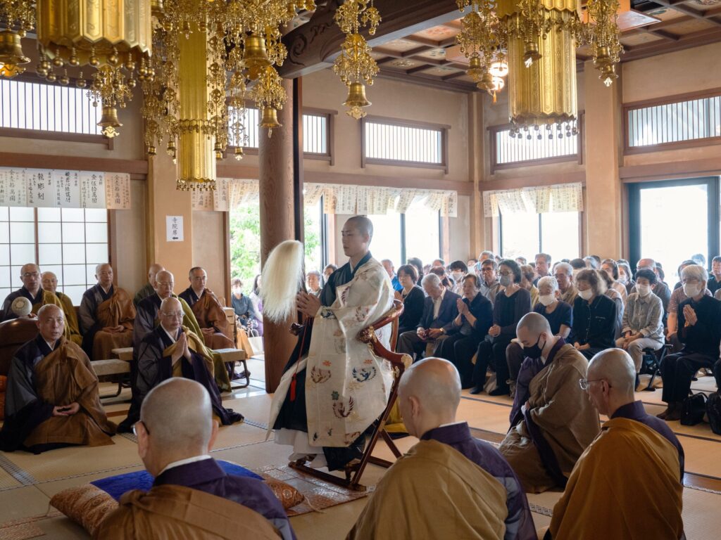 大施餓鬼法要本堂内